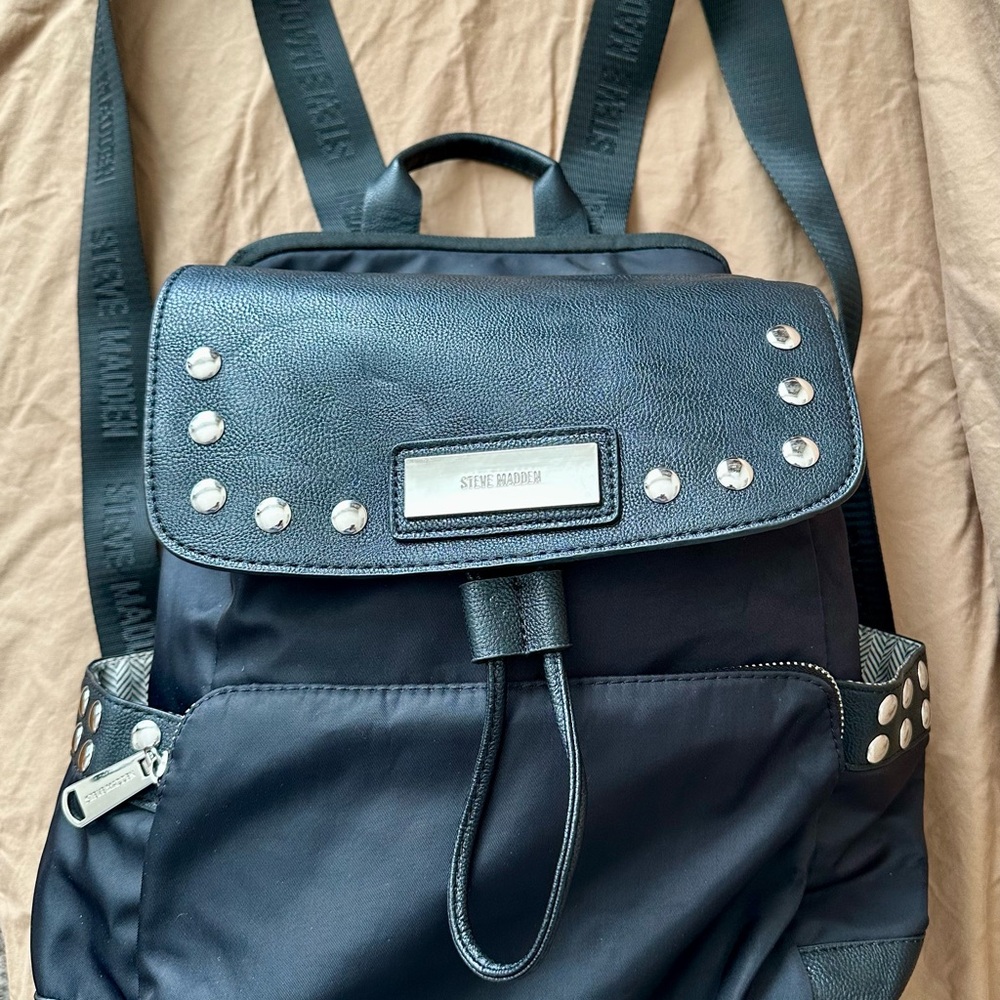 Beautiful Steve Madden Silver Studded Black Backpack - Picture 3 of 16